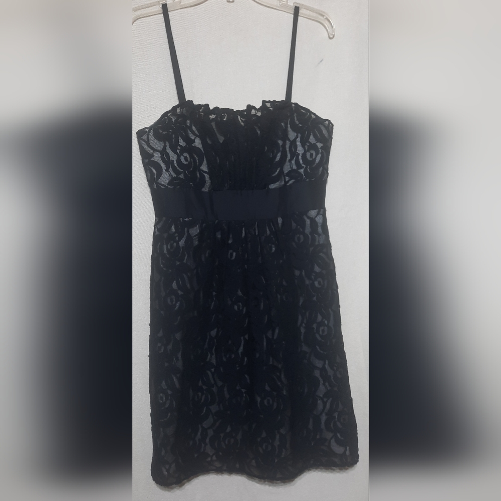 White house black market WHBM black lace dress size 8 strap or strapless EUC